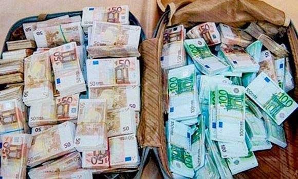 Devises en Algérie : taux de change de dinars algériens sur le marché officiel et le marché noir