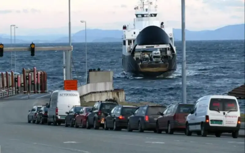 Les voitures interdites en voyage par bateau : les autorités passent à l'action