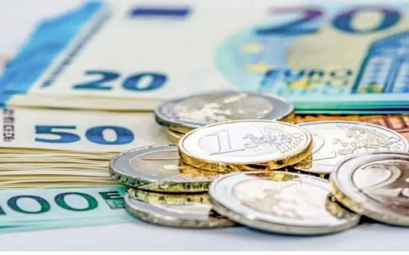Taux de change : flambée record de l’euro face au dinar algérien sur le marché noir