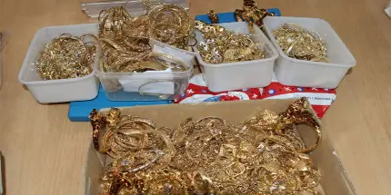 Douane algérienne 2023 : voici la quantité de bijoux autorisée en voyage 4 Douane saisit : pas plus de 150 grammes de bijoux