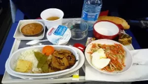 Repas en avion : une nouvelle précision de Tassili Airlines