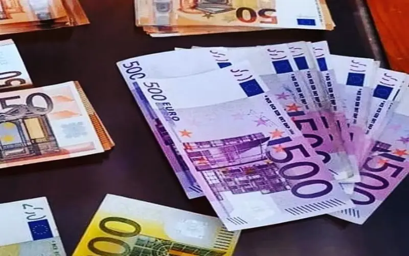 l'équivalent de 1000 euros en dinar