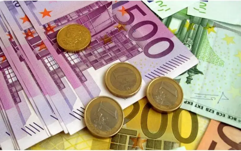 Importation de véhicules : une nouvelle hausse du taux de change de l’euro et du dollar au square