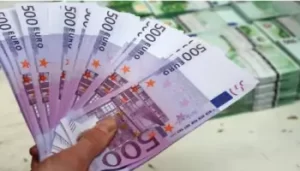 Taux de change : l’euro flambe et dépasse la barre de 226 DZD sur le marché noir