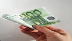 Marché noir et officiel : combien font 100 € en dinar algérien ? 6 Marché noir et officiel : le prix de 100 euros en dinar