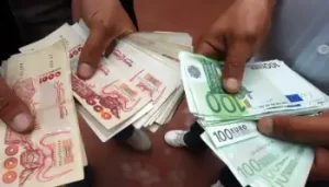 Marché noir des devises en Algérie : une bonne occasion pour les touristes étrangers