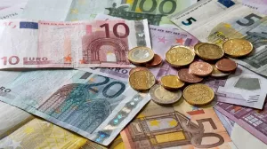 Taux de change de dinars algériens face aux devises sur le marché formel et informel