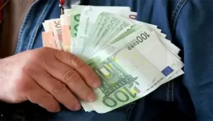 Square Port-Saïd: voici la contre-valeur de 100€ en dinar algérien