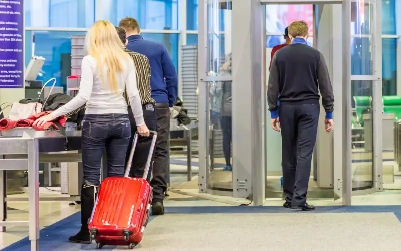 Voyage en avion: voici les produits interdits en soute en et cabine