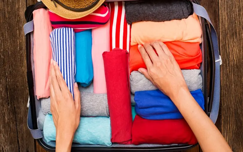 Faire sa valise pour un voyage