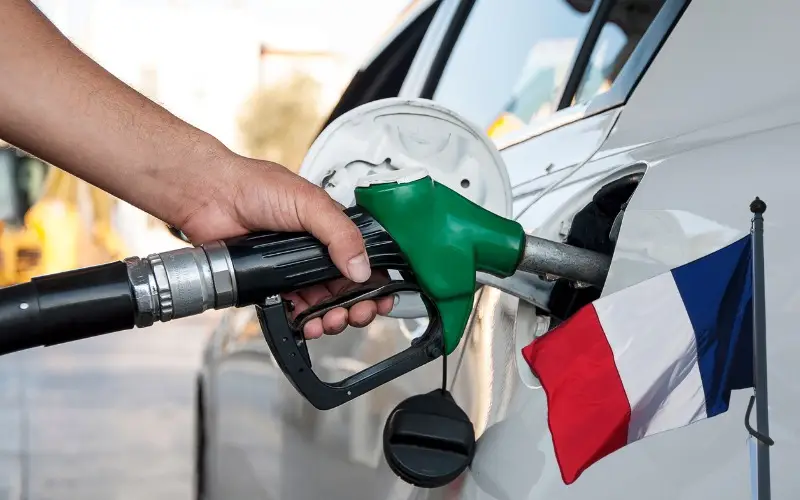 Le gouvernement de la république française a pris cette décision face à la hausse des prix du carburant